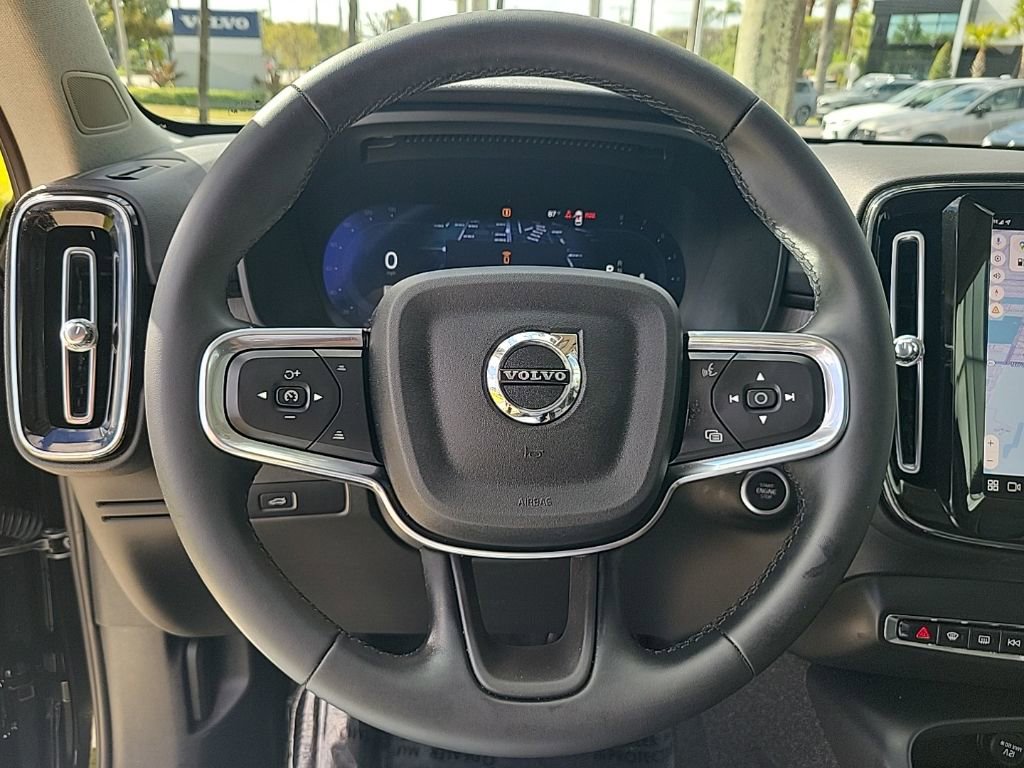 Used 2025 Volvo XC40 B5 Core image 17