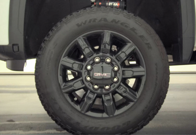Used 2024 GMC Sierra 2500 AT4 w/ Technology Package AWD/4WD image 10