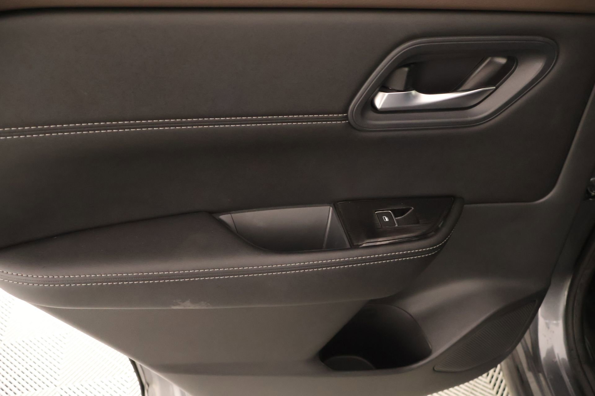 Used 2023 Nissan Rogue SL AWD/4WD image 17