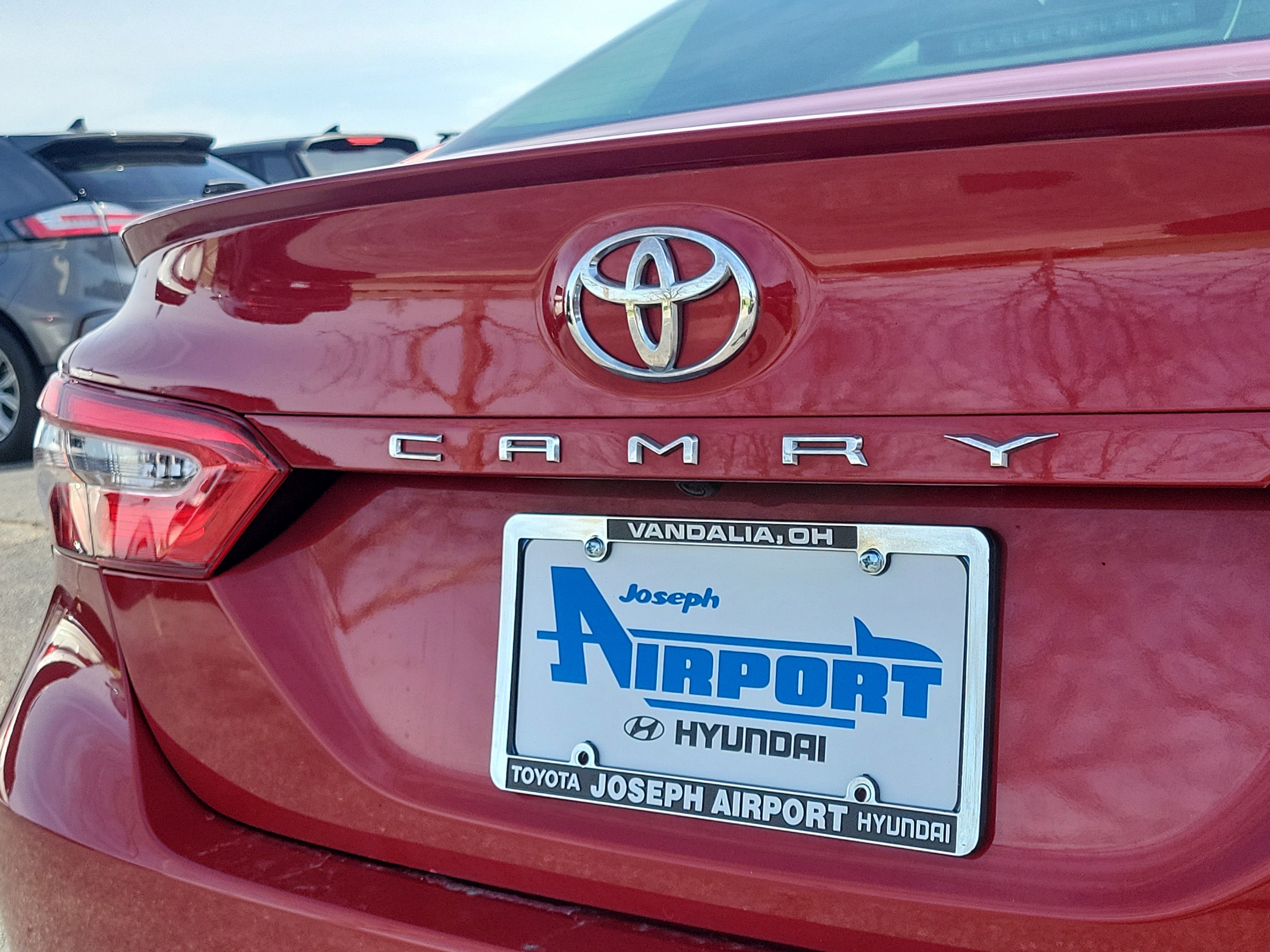 Used 2020 Toyota Camry SE FWD image 6