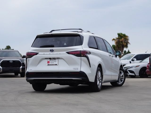 Used 2024 Toyota Sienna Limited AWD/4WD image 7