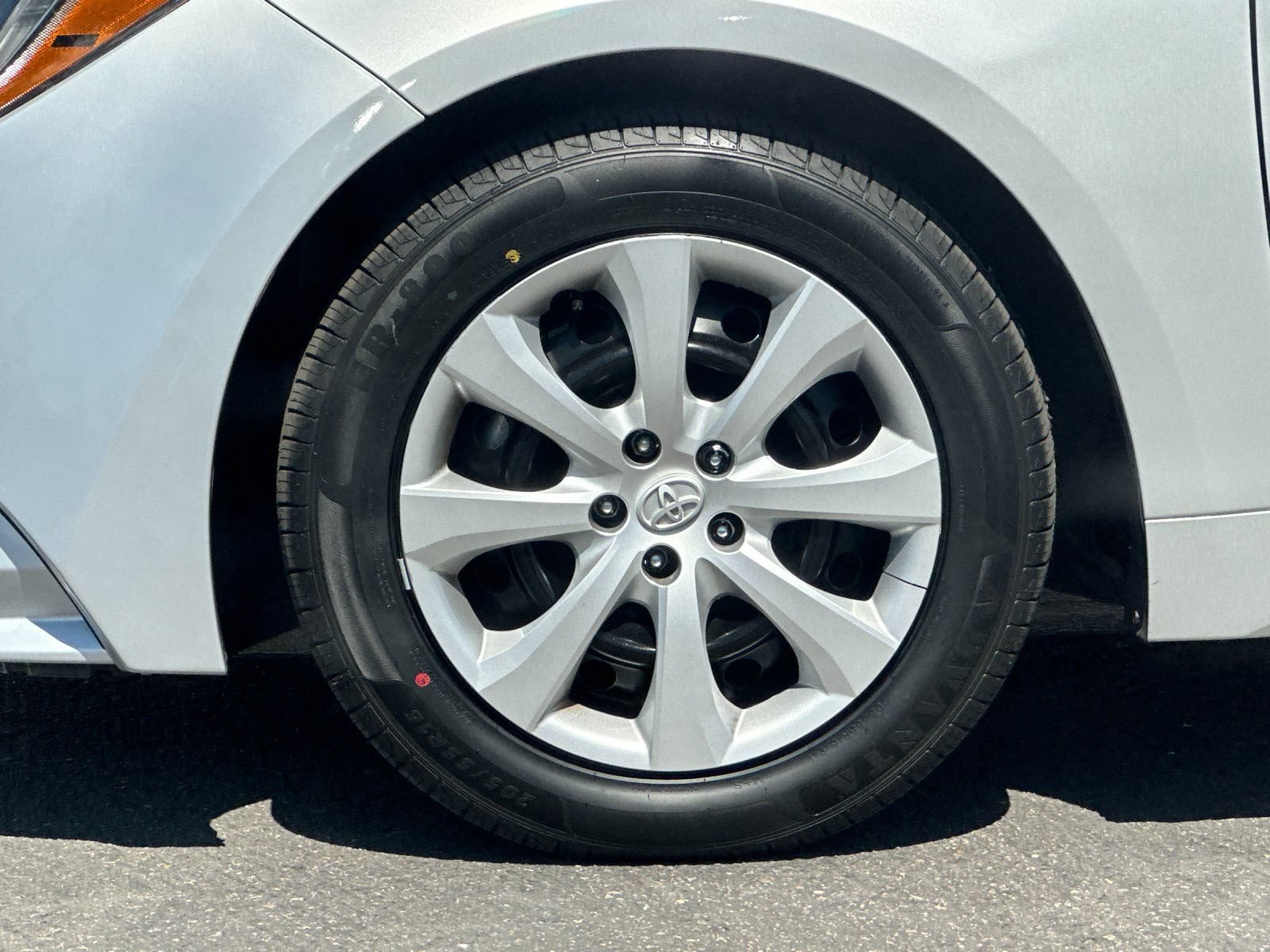 Used 2025 Toyota Corolla LE FWD image 21