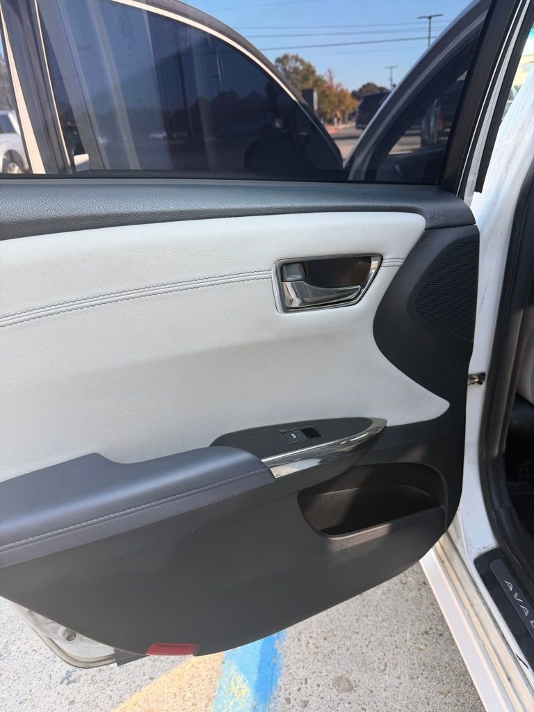 Used 2015 Toyota Avalon Limited image 9
