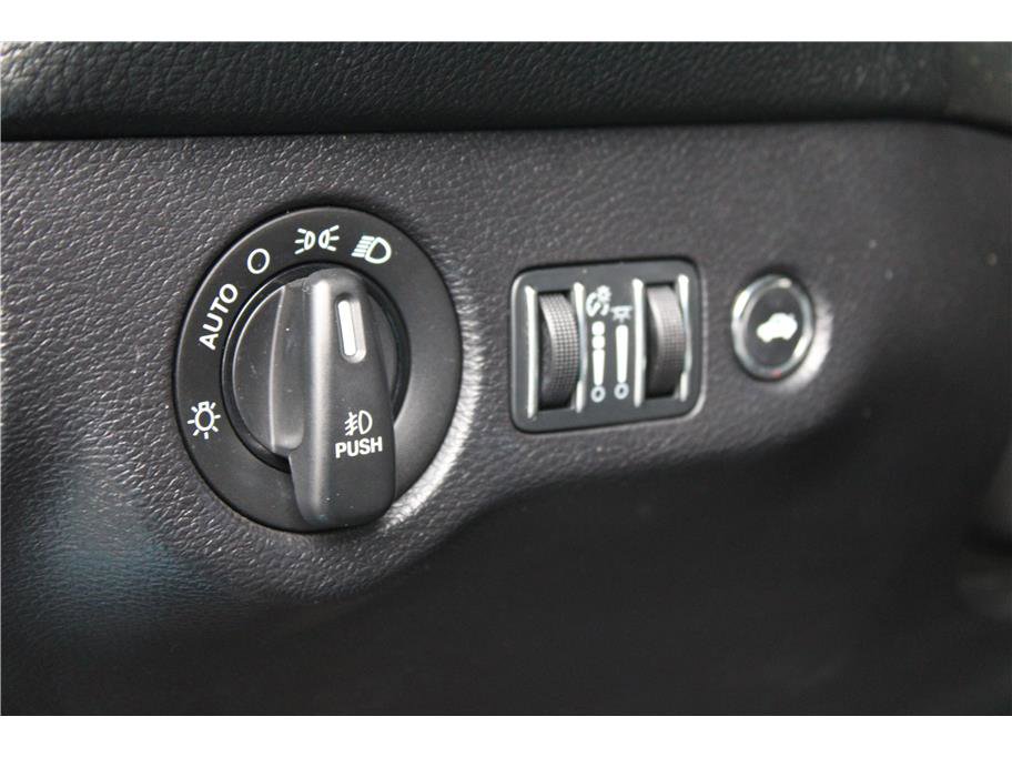 Used 2015 Dodge Challenger SXT Plus image 16