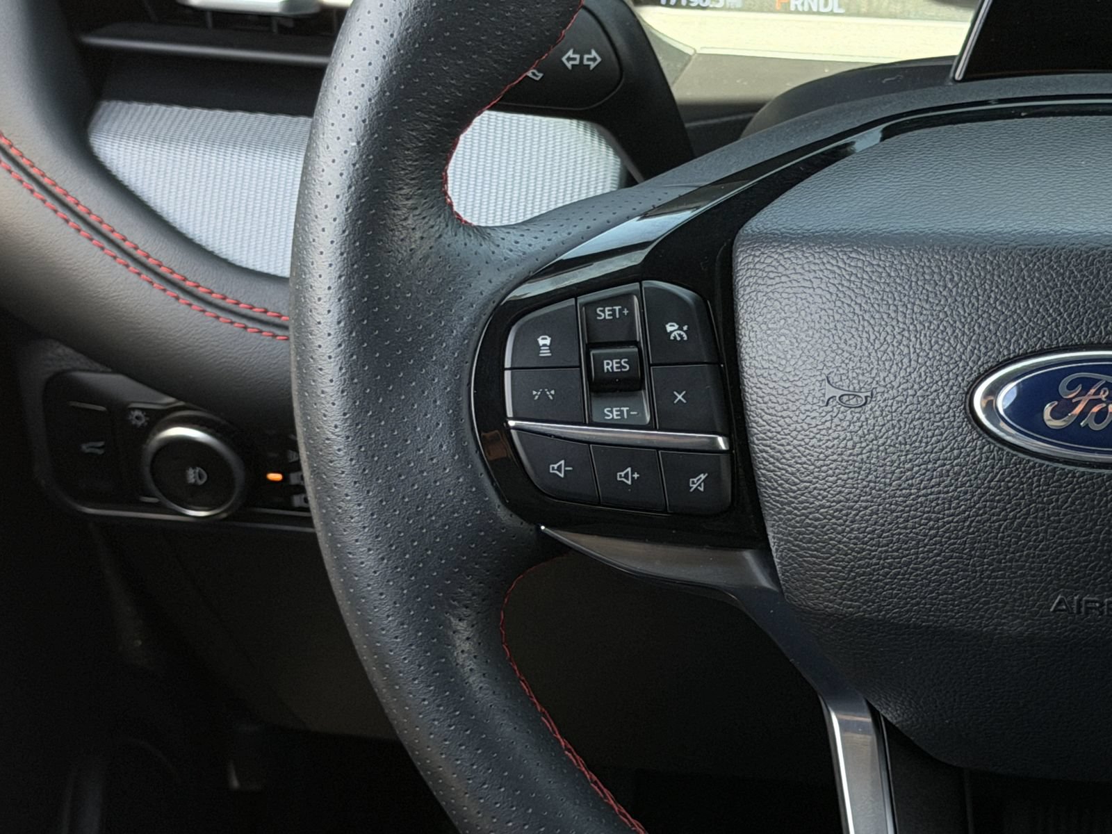 Used 2025 Ford Explorer ST-Line RWD image 15