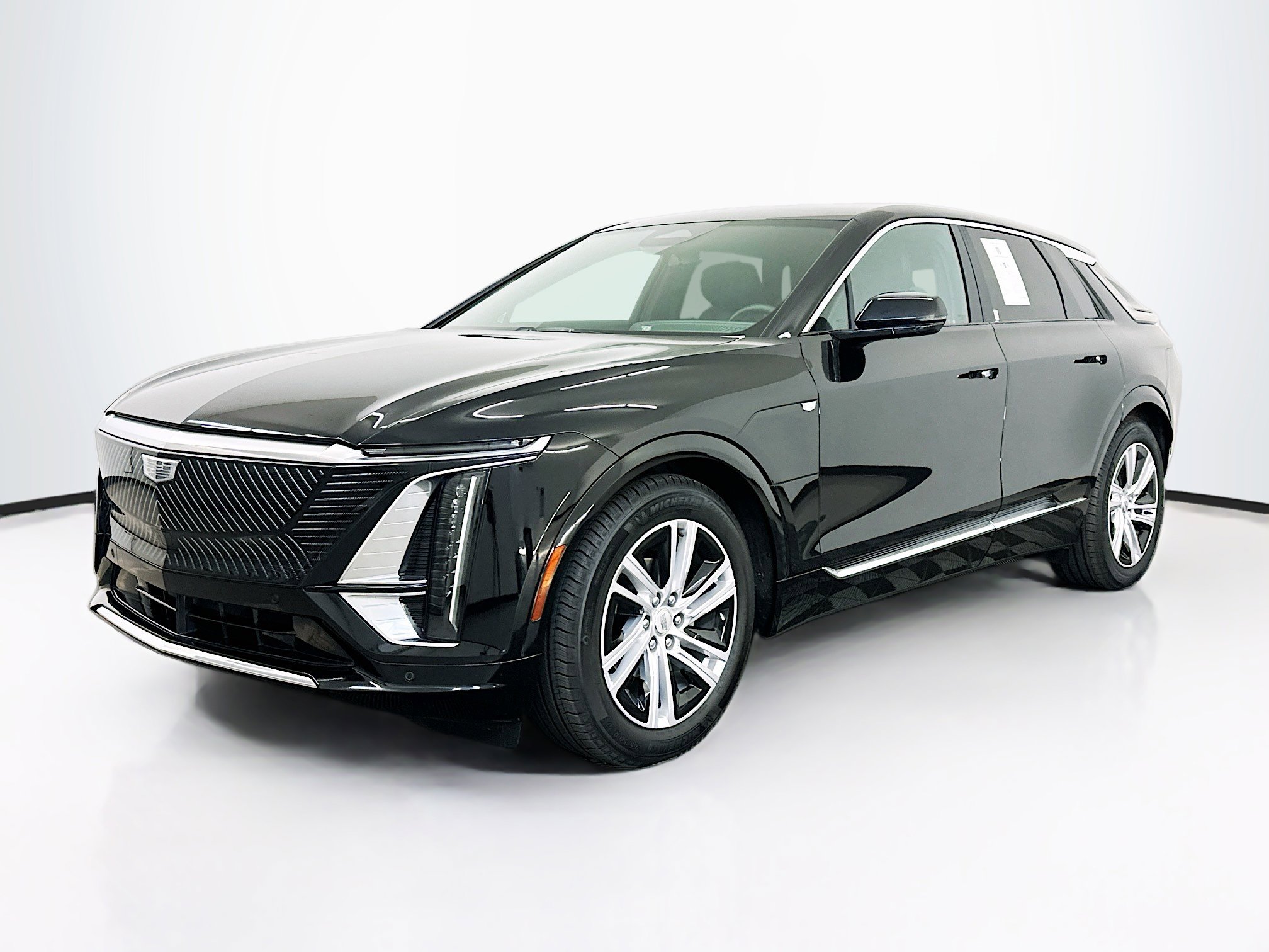 Used 2024 Cadillac Lyriq Tech AWD/4WD image 3