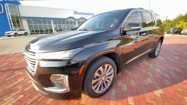 Used 2023 Chevrolet Traverse Premier FWD image 5