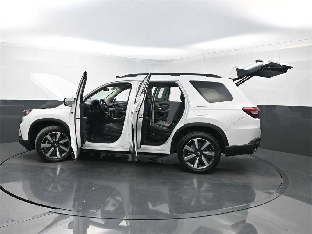 Used 2025 Honda Pilot Touring image 39