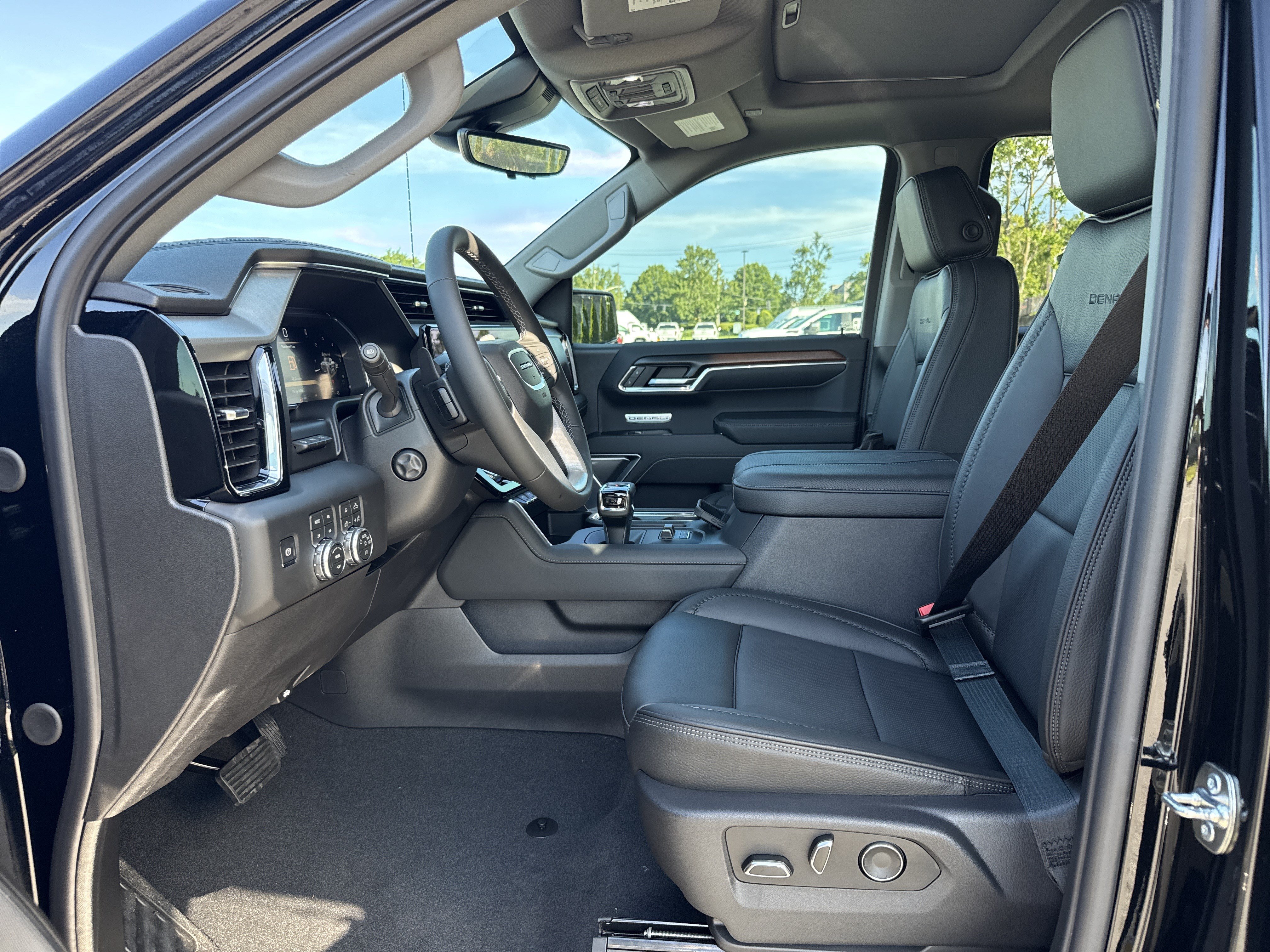 New 2026 GMC Sierra 1500 Denali w/ Denali Reserve Package AWD/4WD image 17