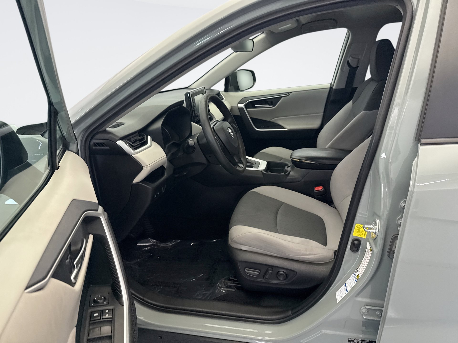 Used 2021 Toyota RAV4 XLE AWD/4WD image 10