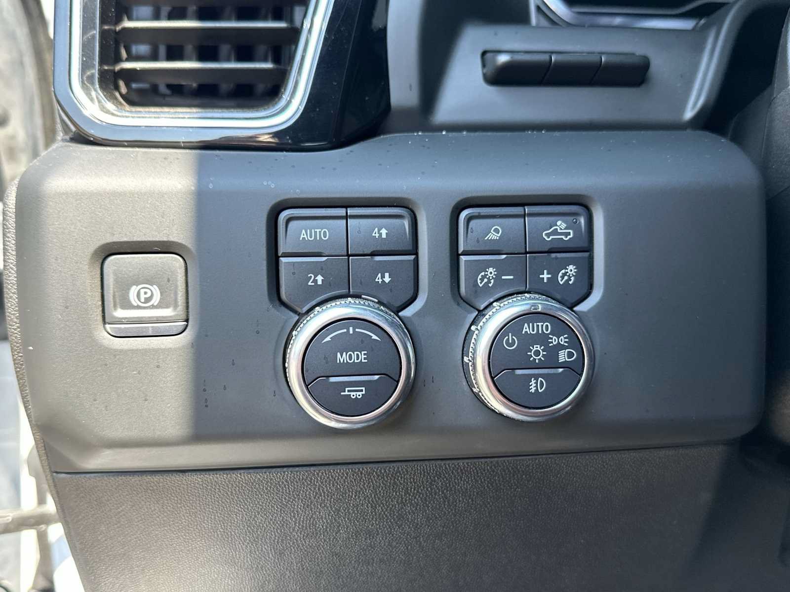 Certified 2025 GMC Sierra 2500 Denali Ultimate AWD/4WD image 18