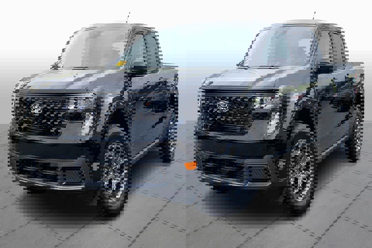 Used 2025 Ford Maverick XLT image 2