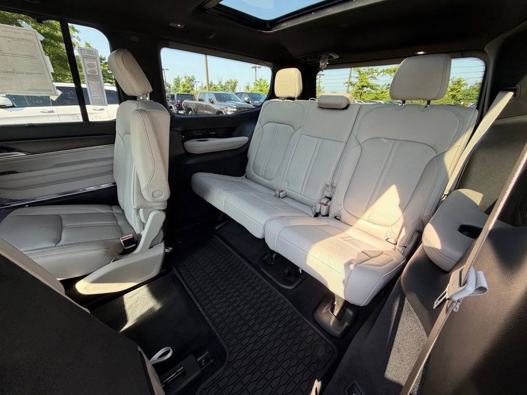 New 2026 Jeep Grand Wagoneer Summit w/ Premium Group III AWD/4WD image 13