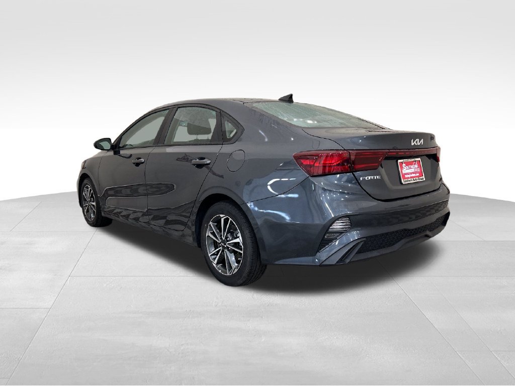 Used 2023 Kia Forte LXS FWD image 3