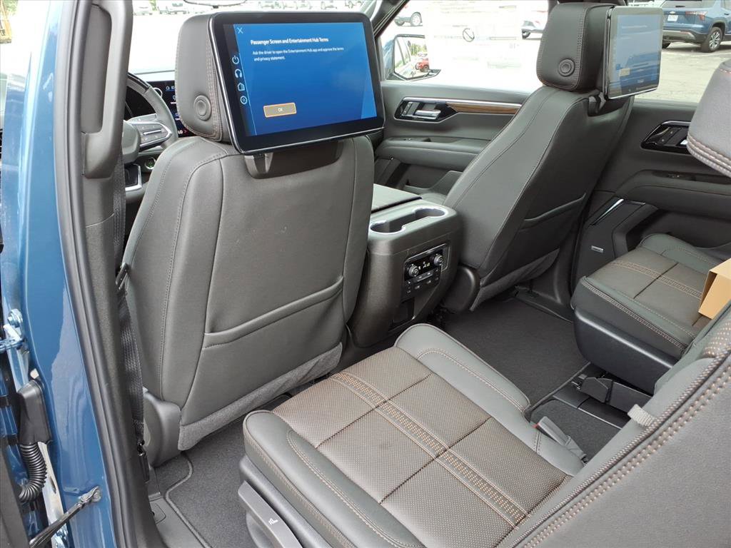 New 2026 Chevrolet Suburban High Country image 7