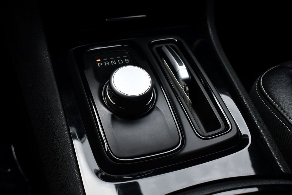 Used 2019 Chrysler 300 S image 35