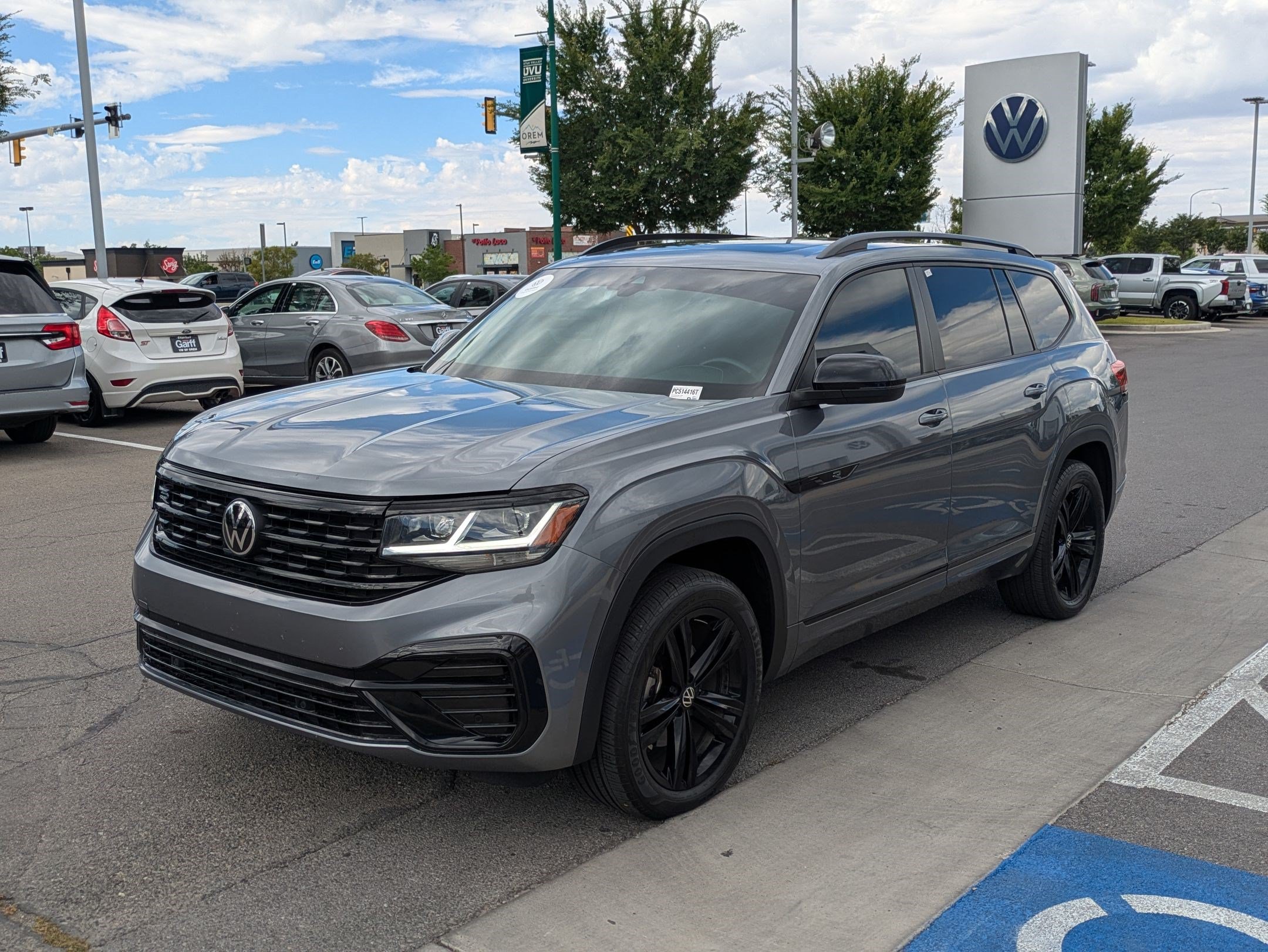 Certified 2023 Volkswagen Atlas SEL R-Line AWD/4WD image 11