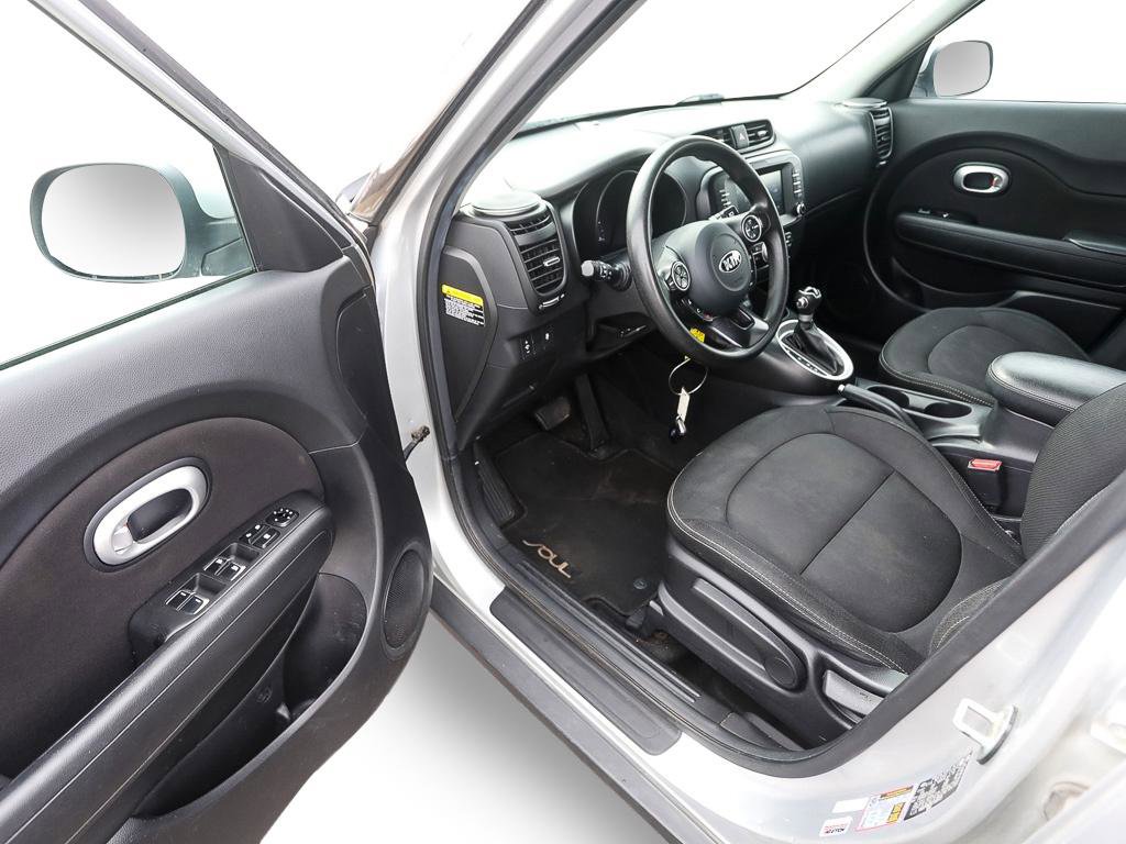 Used 2018 Kia Soul + image 11