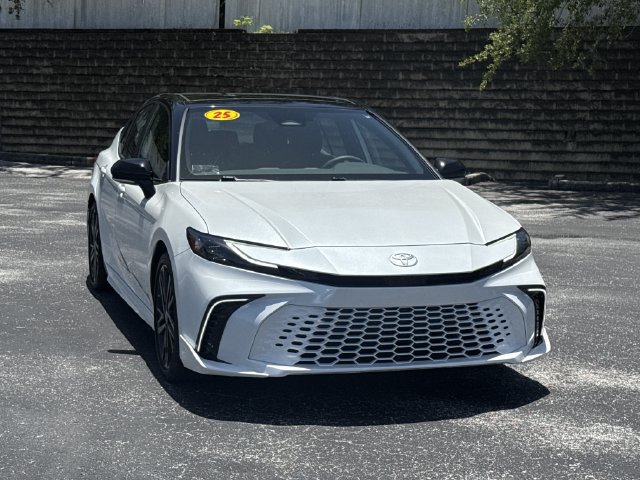 Used 2025 Toyota Camry XSE FWD image 3