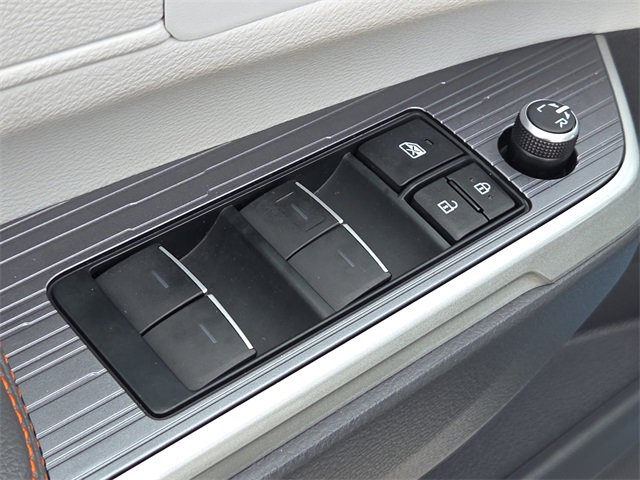 Used 2022 Toyota Sienna XSE image 19