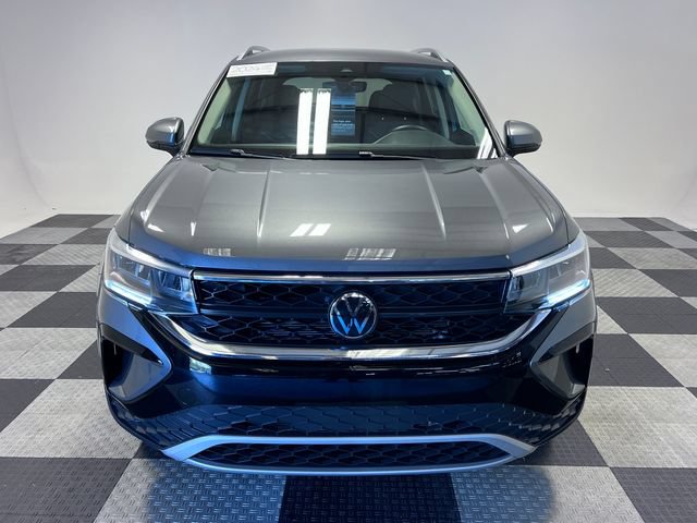 Certified 2024 Volkswagen Taos SE FWD image 2
