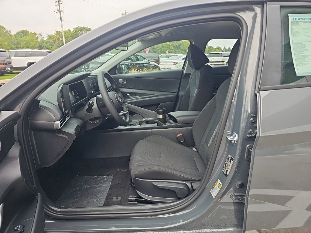 New 2026 Hyundai Elantra SE FWD image 9
