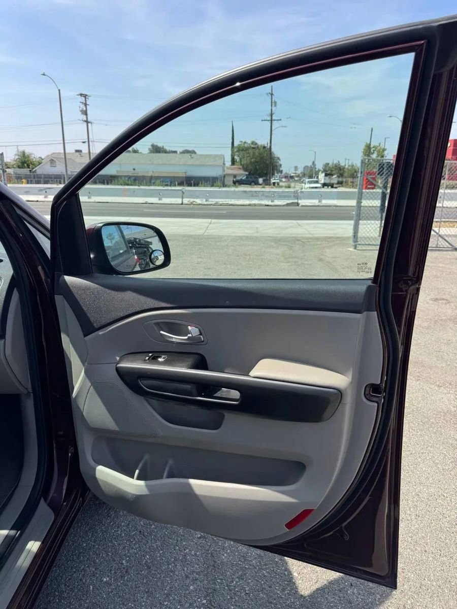 Used 2018 Kia Sedona LX FWD image 20