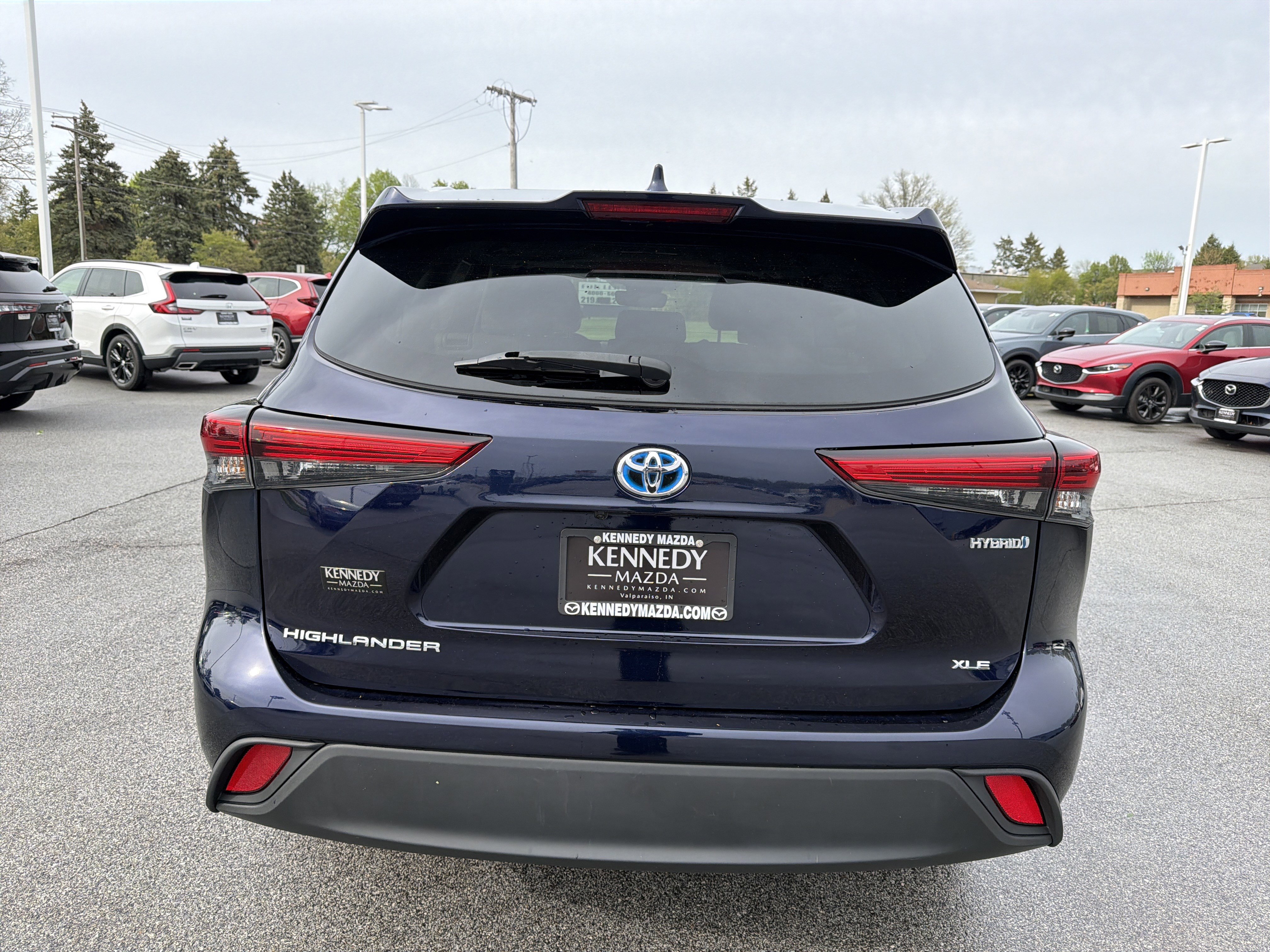 Used 2022 Toyota Highlander XLE AWD/4WD image 4