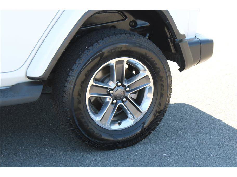 Used 2020 Jeep Wrangler Unlimited Sahara AWD/4WD image 6