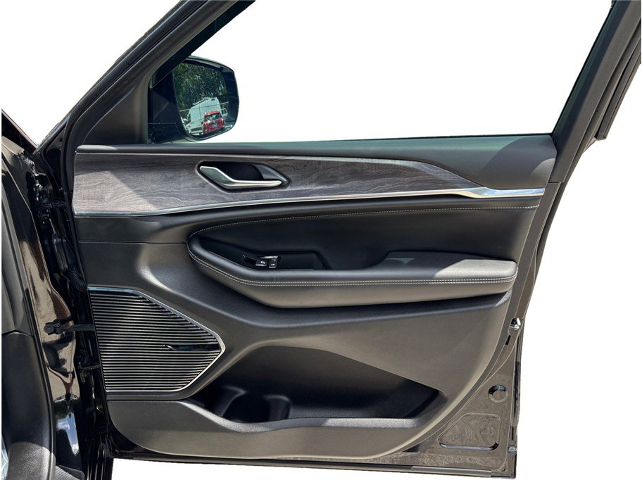 Used 2023 Jeep Grand Cherokee Overland image 52