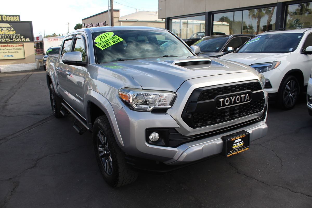 Used 2017 Toyota Tacoma TRD Sport w/ Tow Package RWD image 8
