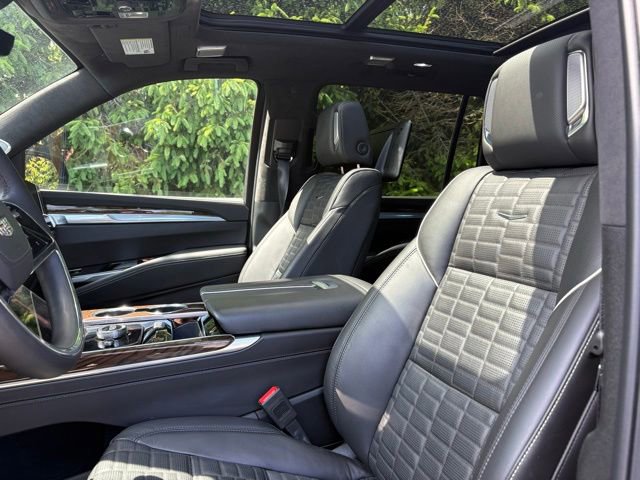 Certified 2025 Cadillac Escalade ESV Sport Platinum w/ LPO, ONYX Package AWD/4WD image 30
