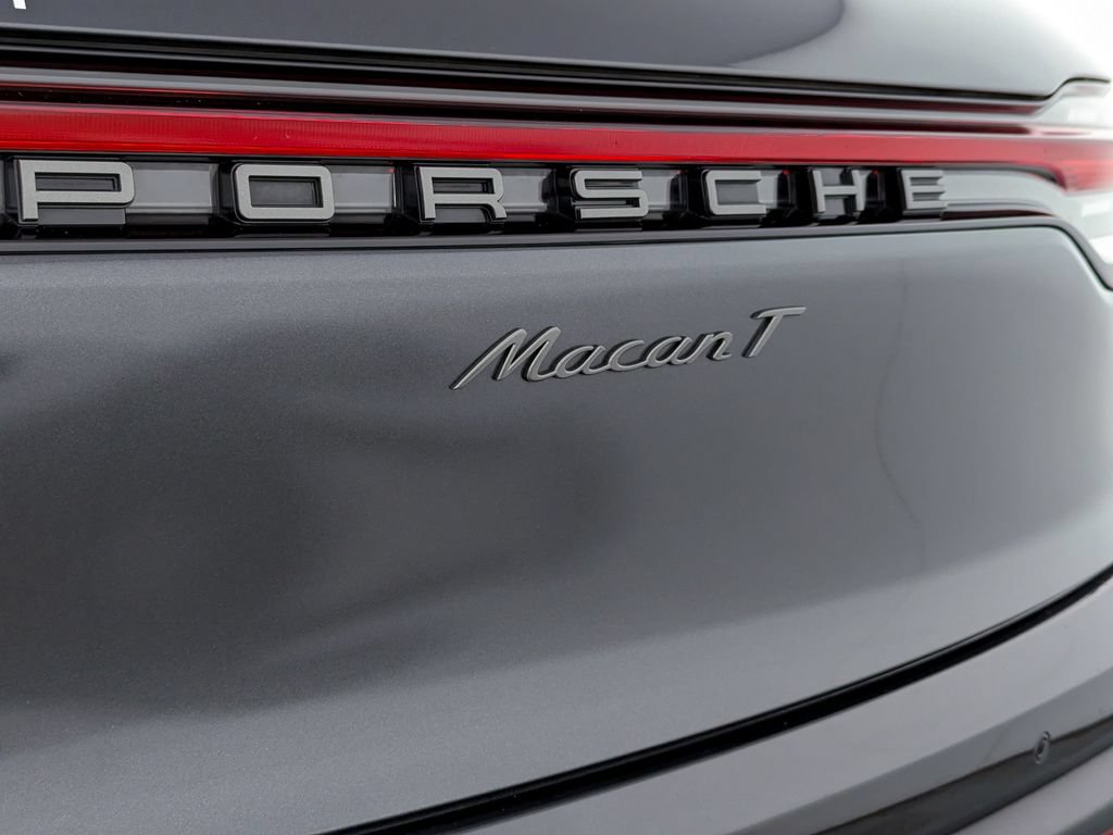 Used 2025 Porsche Macan AWD/4WD image 11