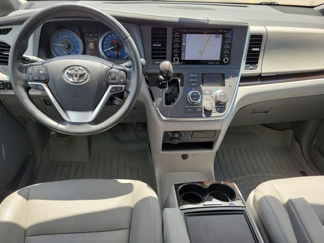 Used 2020 Toyota Sienna XLE w/ XLE Navigation Package FWD image 22