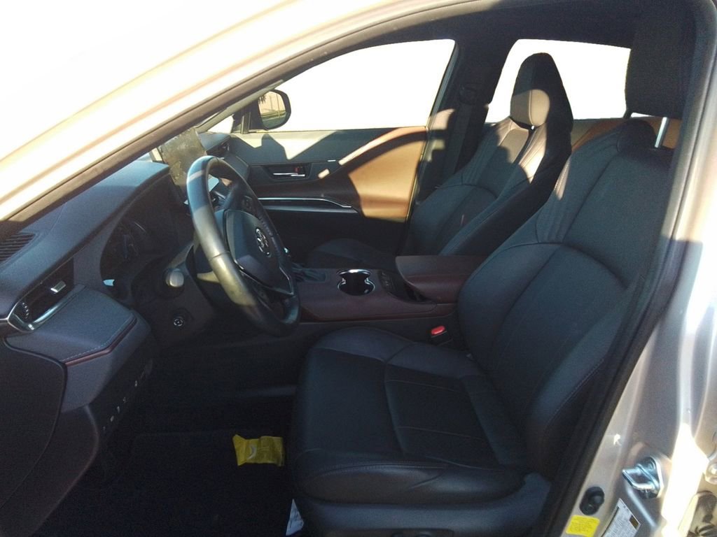 Used 2021 Toyota Venza Limited image 9