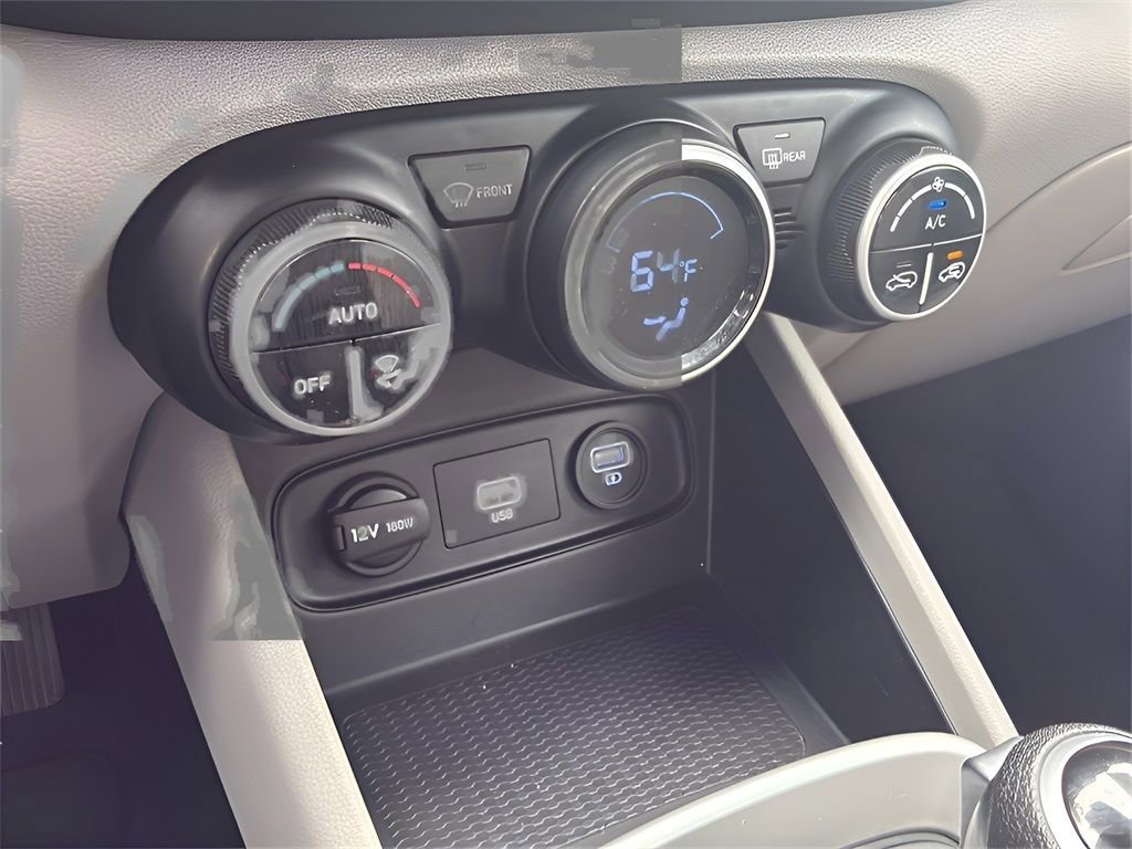 Used 2020 Hyundai Venue SEL image 31