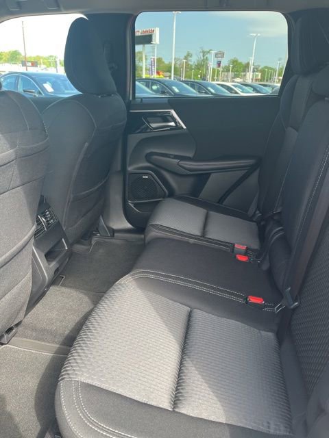 Used 2025 Mitsubishi Outlander ES image 3
