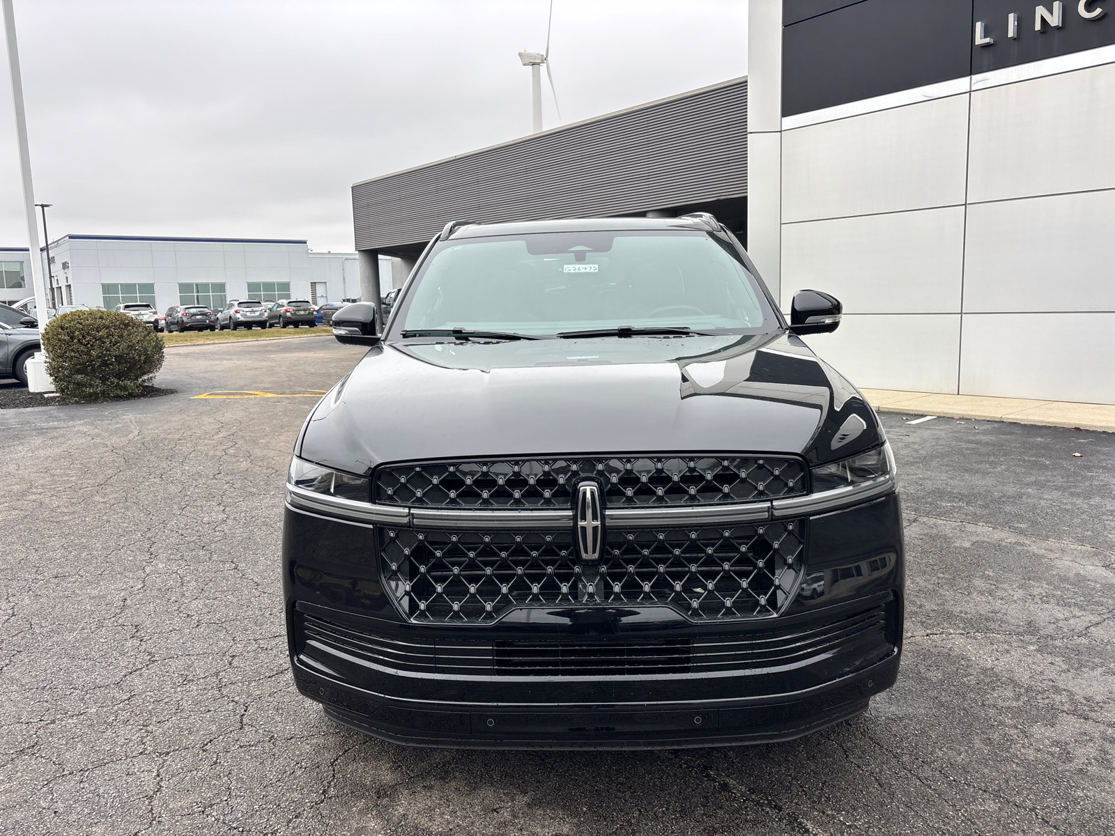 New 2026 Lincoln Navigator Reserve w/ Jet Appearance Package AWD/4WD image 2