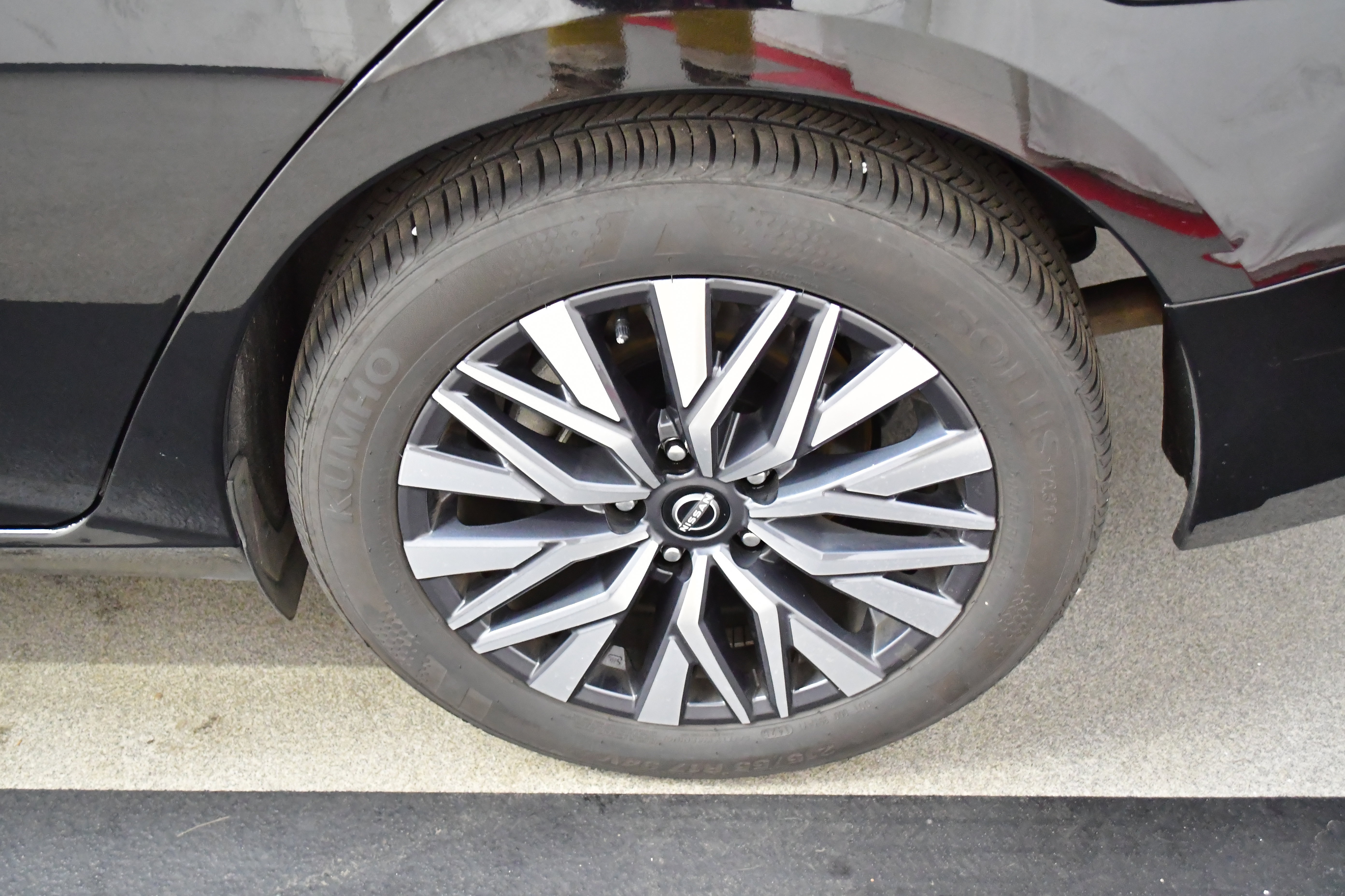 Used 2025 Nissan Altima 2.5 SV FWD image 33