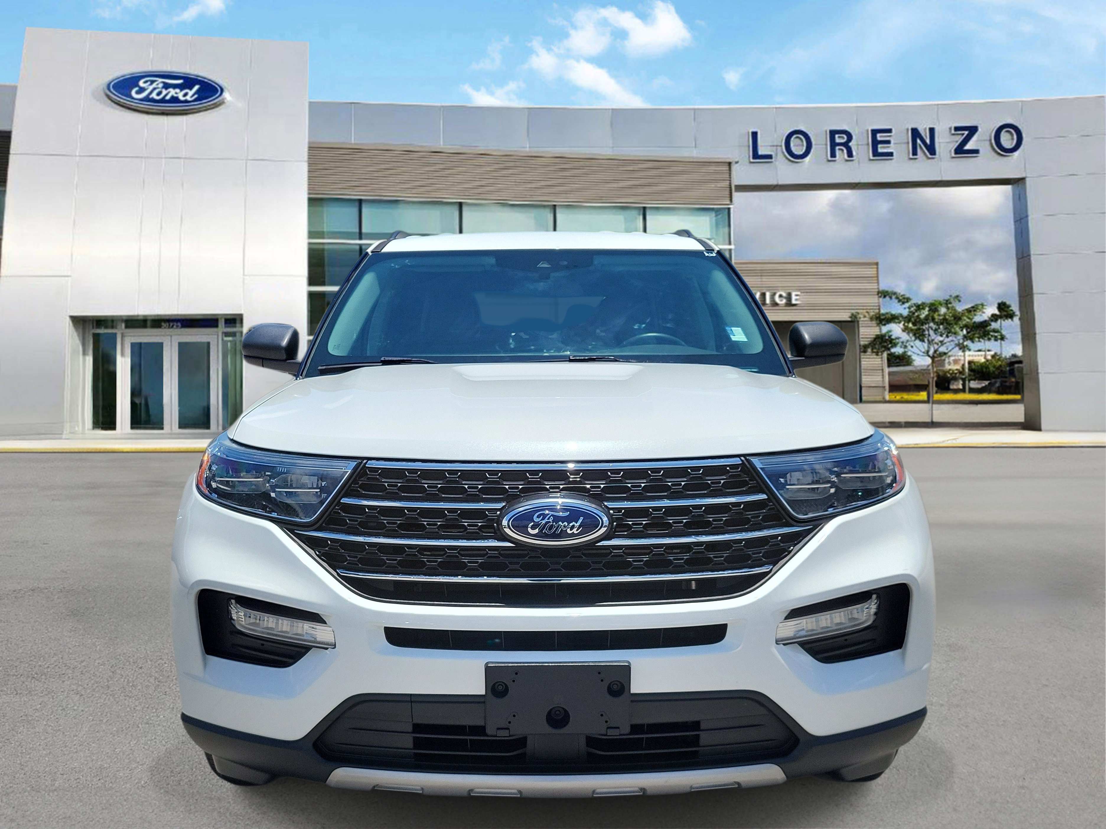 Used 2023 Ford Explorer XLT w/ Equipment Group 202A RWD image 2