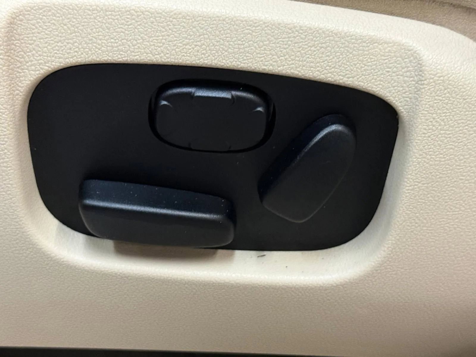 Used 2010 Lincoln MKS image 27