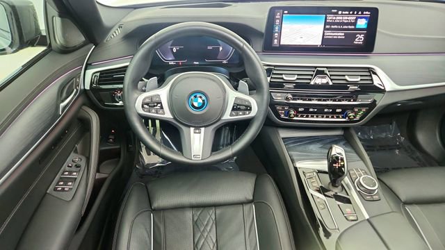 Used 2022 BMW 530e xDrive 530e iPerformance w/ Executive Package image 37