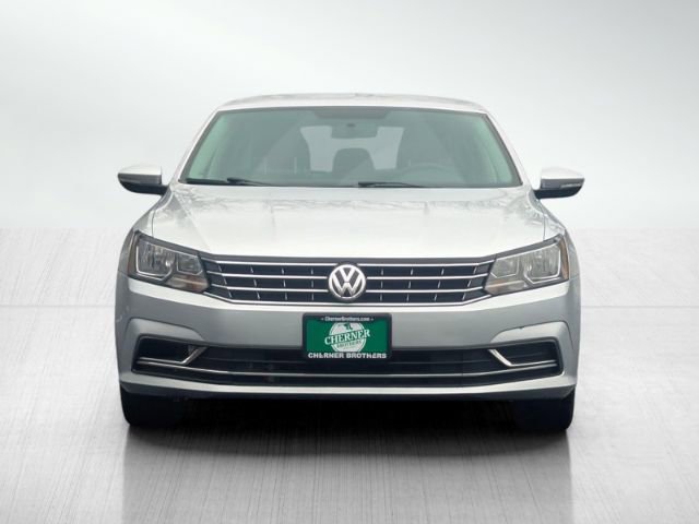 Used 2017 Volkswagen Passat 1.8T S image 2