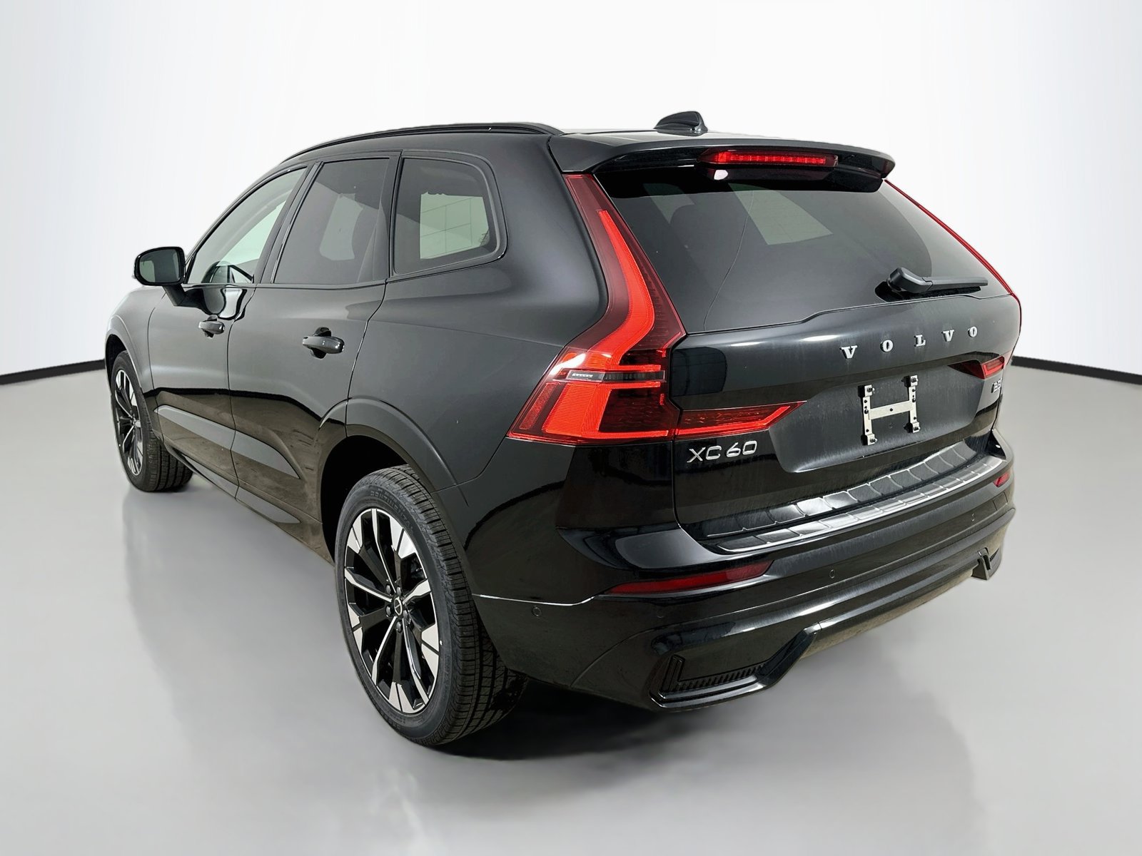 New 2026 Volvo XC60 B5 Plus w/ Protection Package Premier AWD/4WD image 7