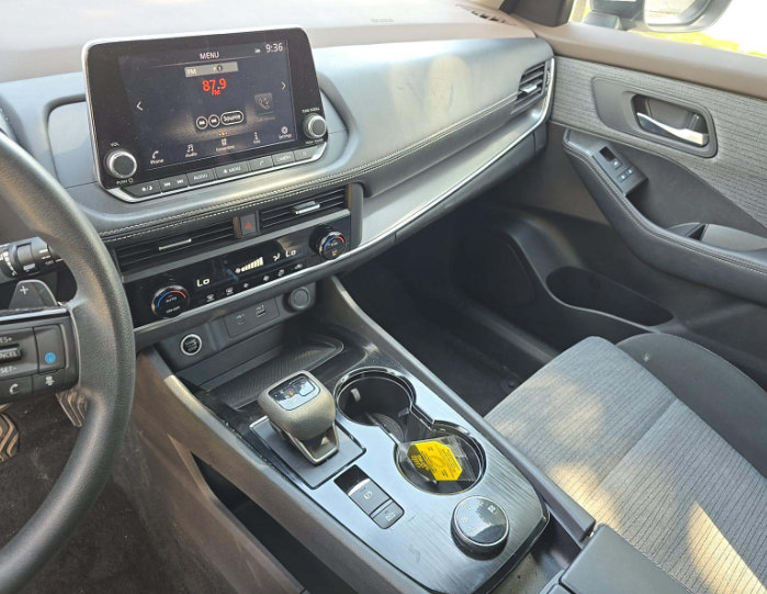 Used 2023 Nissan Rogue SV AWD/4WD image 6
