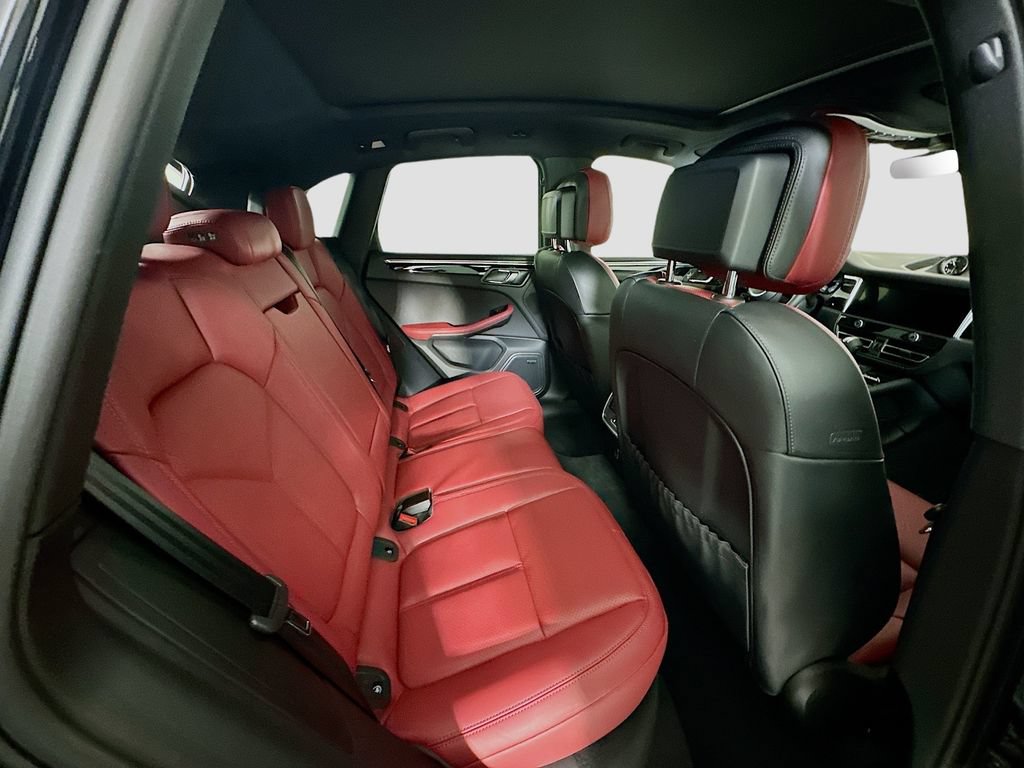 Certified 2026 Porsche Macan AWD/4WD image 28