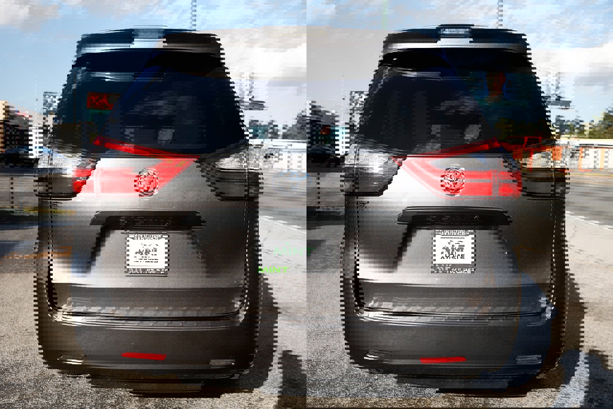 Used 2019 Toyota Sienna L image 12