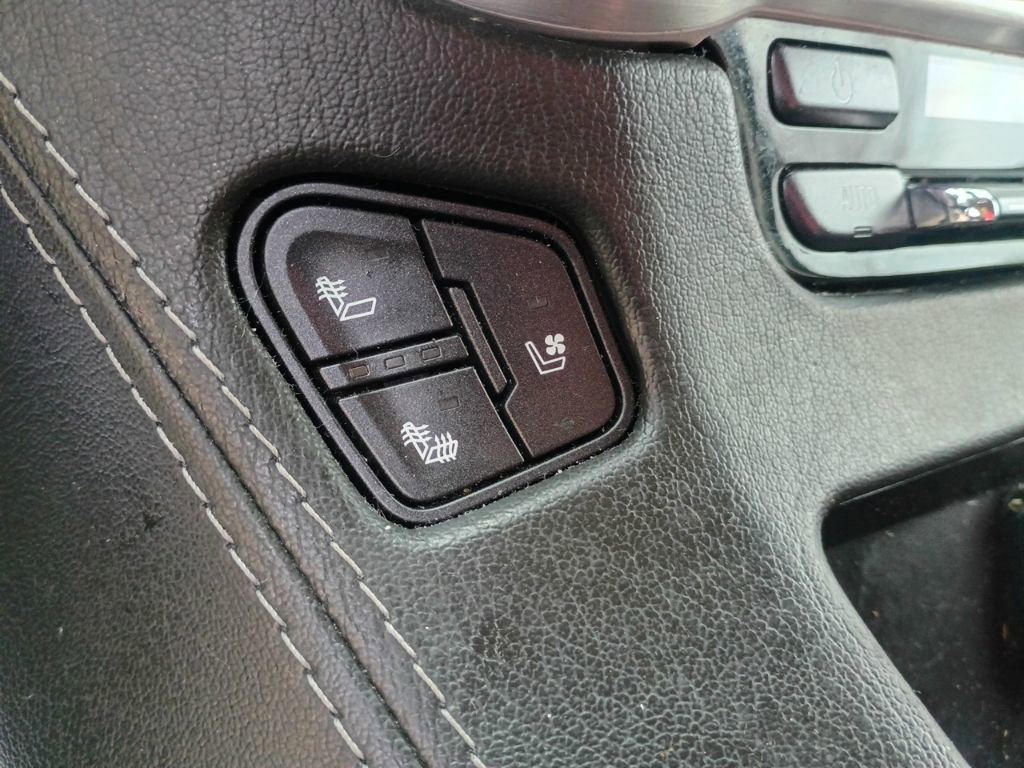 Used 2020 GMC Yukon XL SLT image 31