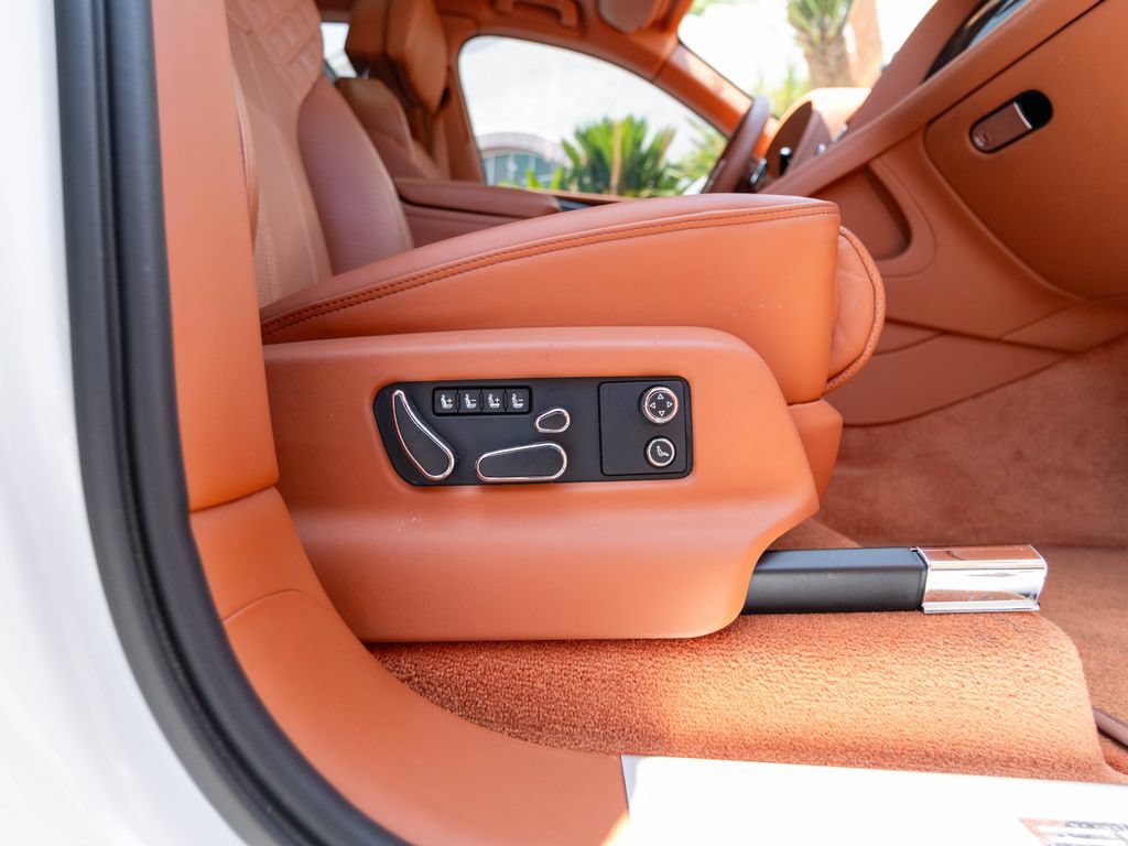 Used 2022 Bentley Bentayga AWD/4WD image 26