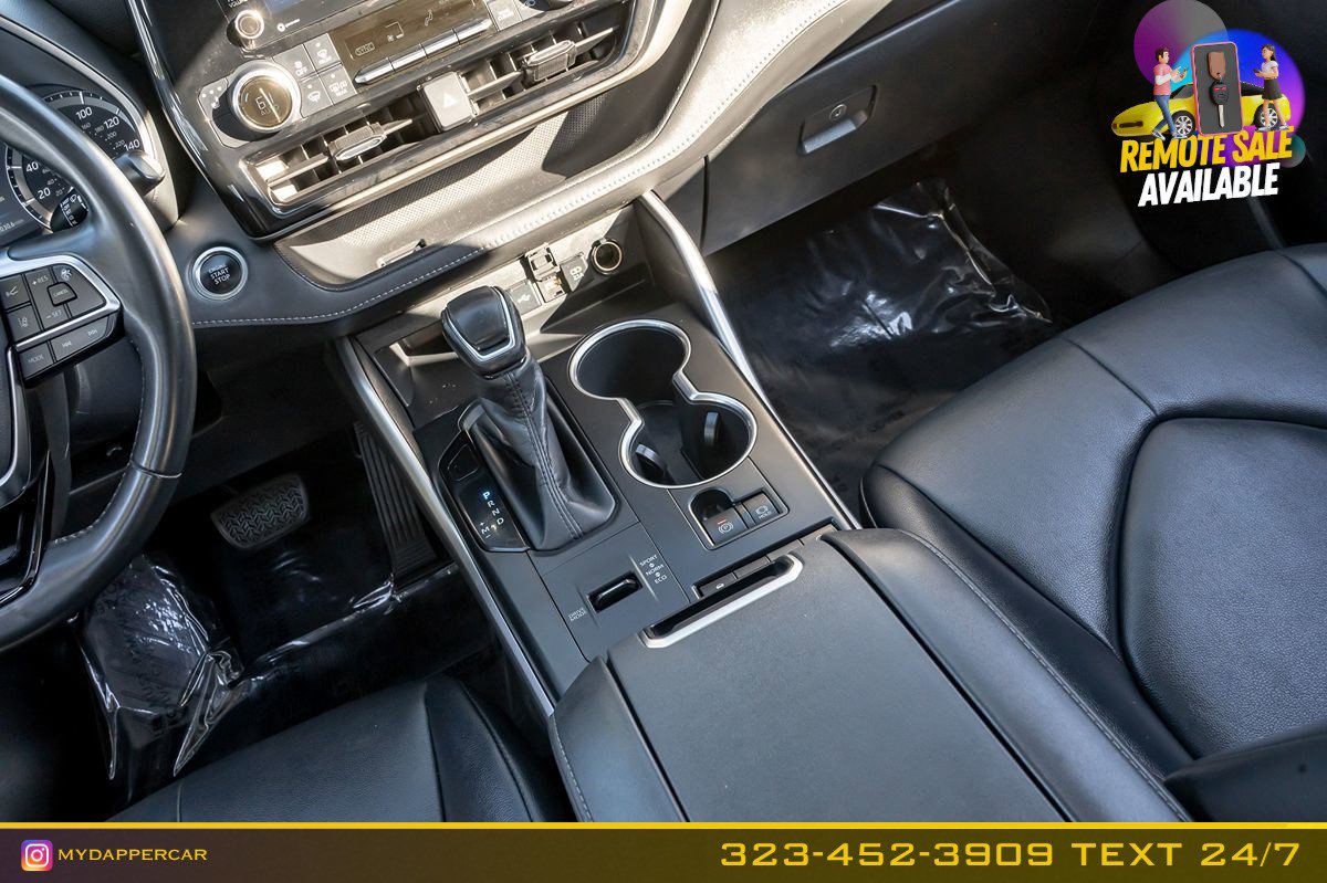 Used 2020 Toyota Highlander XLE FWD image 24